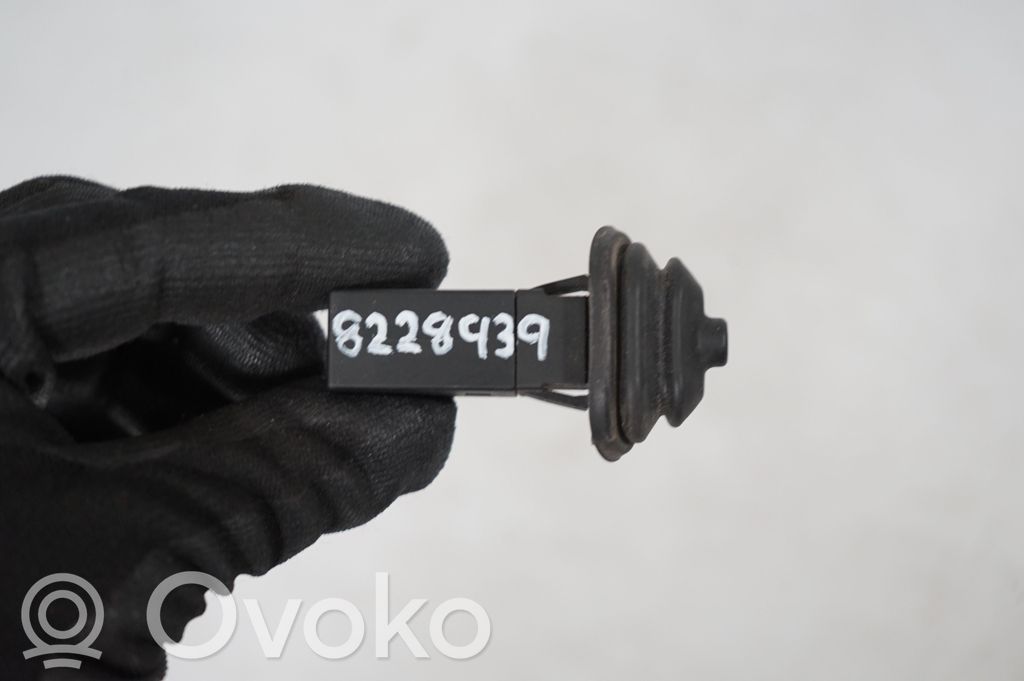 Fuel tank cap lock (6)