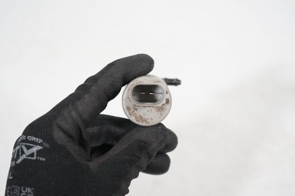 Windscreen/windshield washer pump (6)