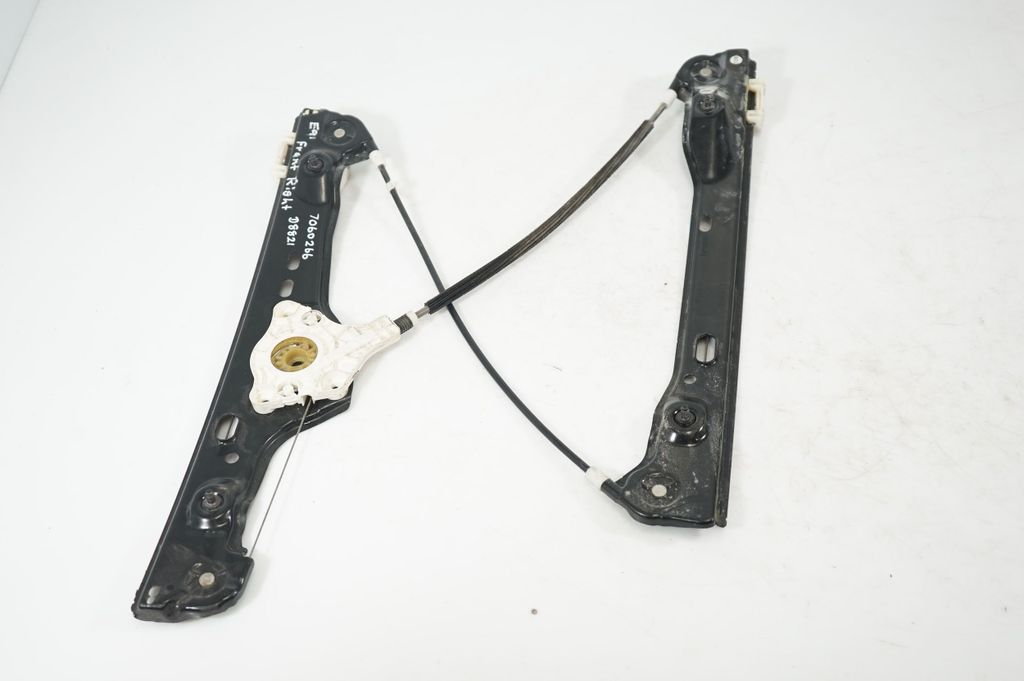 Front door window regulator with motor (2)