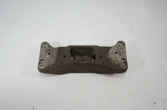 Engine mounting bracket