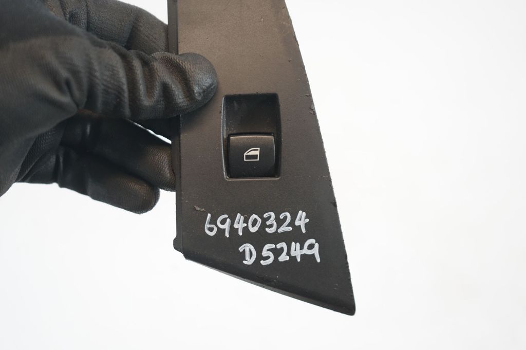 Electric window control switch (8)