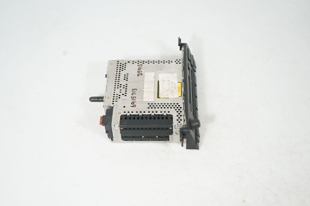 Radio/CD/DVD/GPS head unit (4)