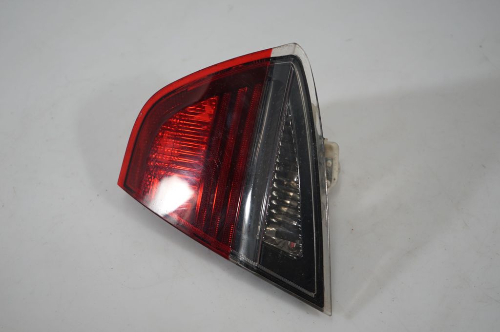 Tailgate rear/tail lights (6)