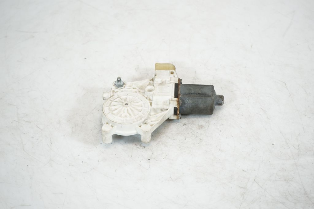 Front door window regulator with motor (5)