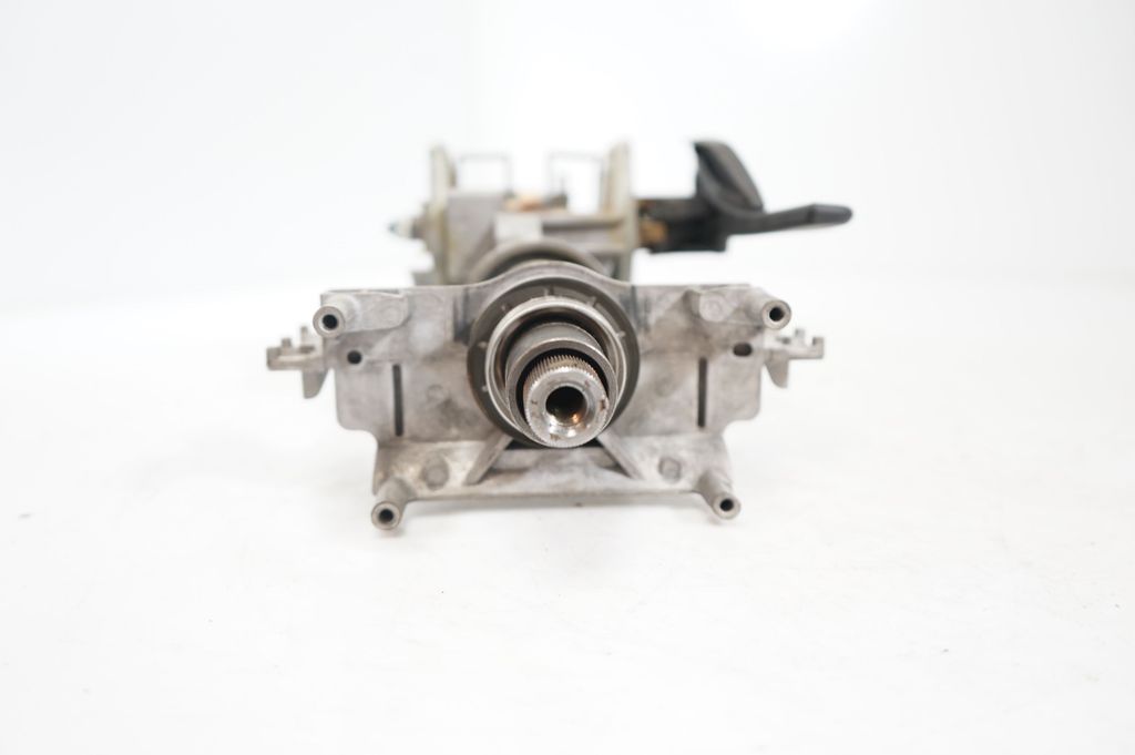 Steering wheel axle (8)