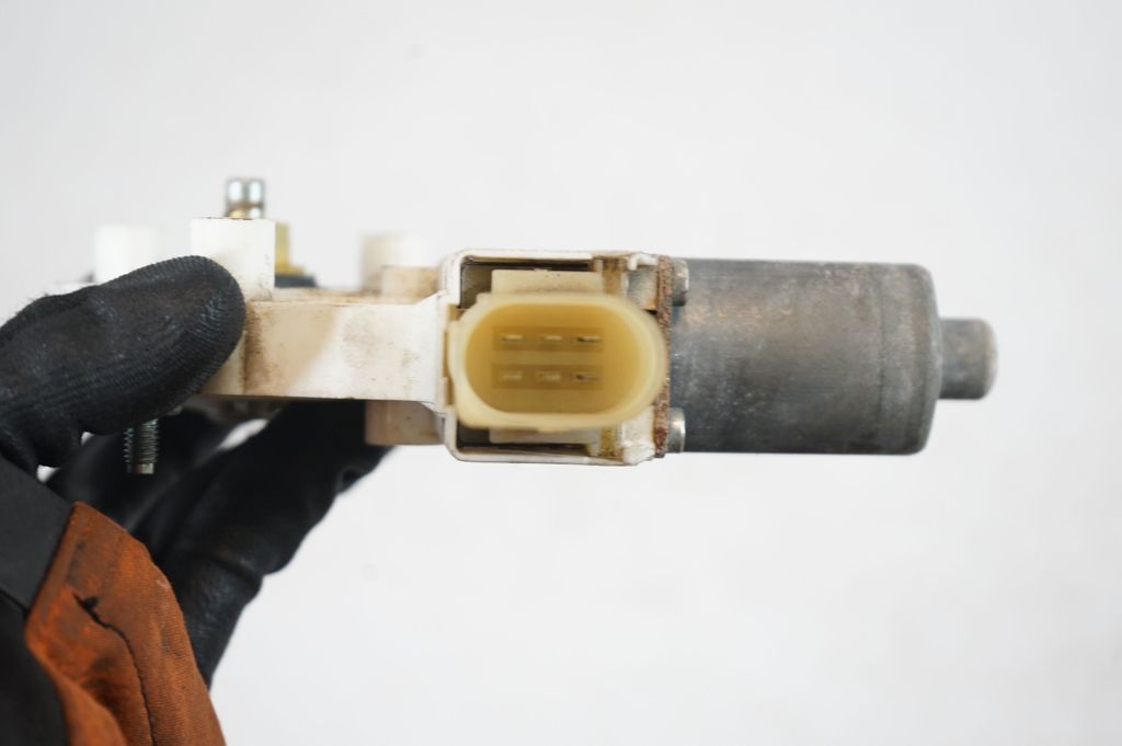 Front door window regulator with motor (6)