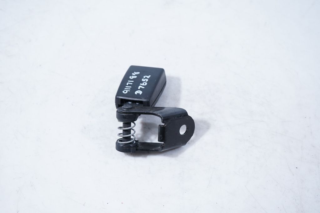 Rear seatbelt buckle (4)