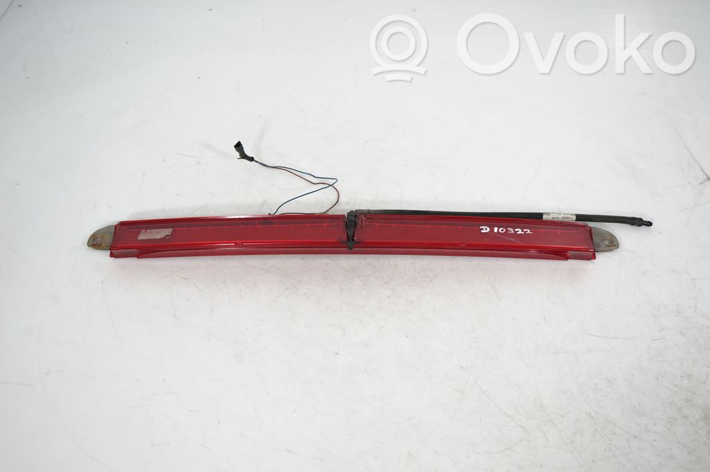 Third/center stoplight