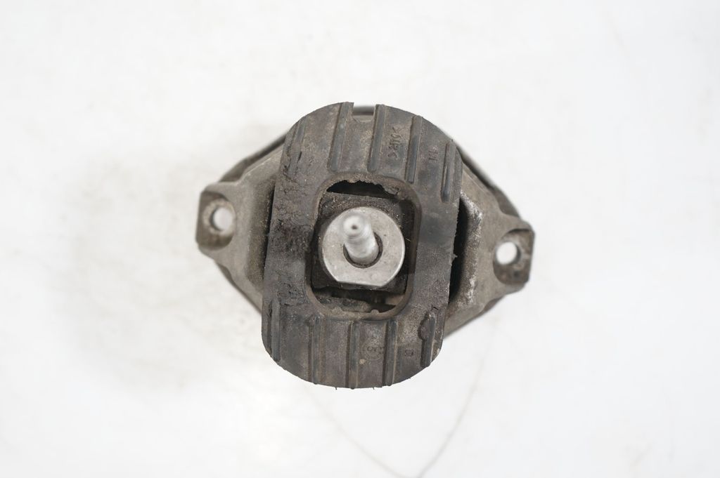 Engine mount bracket (7)