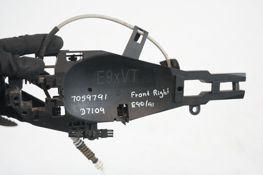 Front door coupe exterior handle/bracket (7)