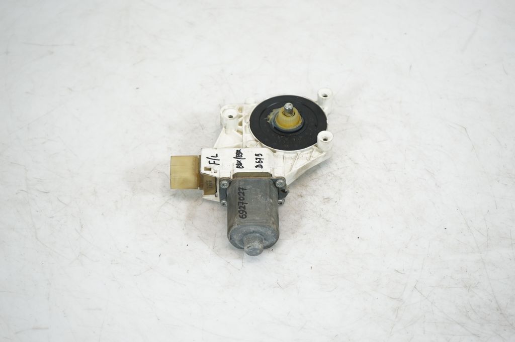 Front door window regulator with motor (4)