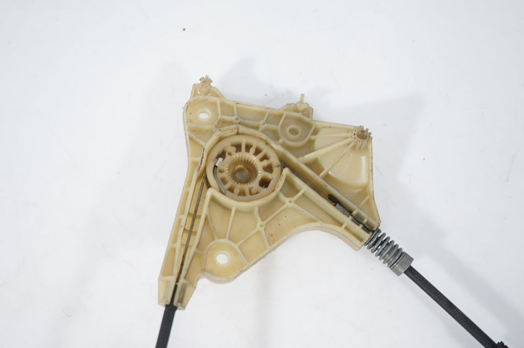 Front door window regulator with motor (8)
