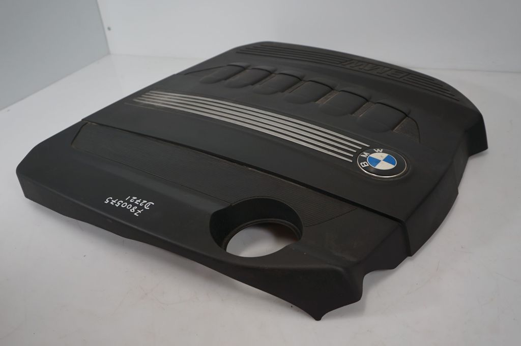 Engine cover (trim) (6)