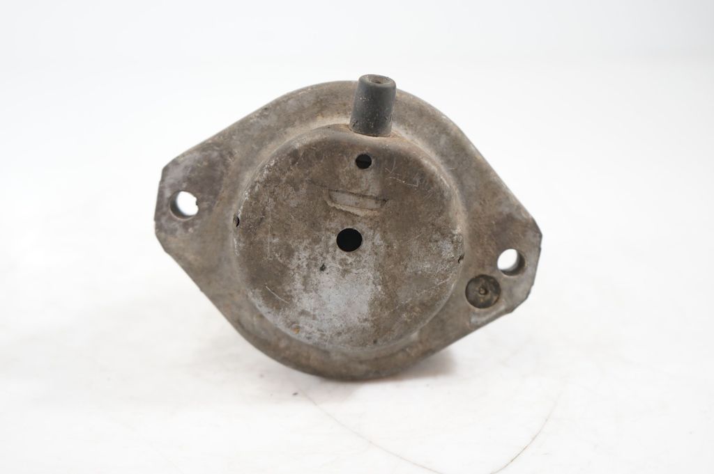 Engine mount bracket (6)