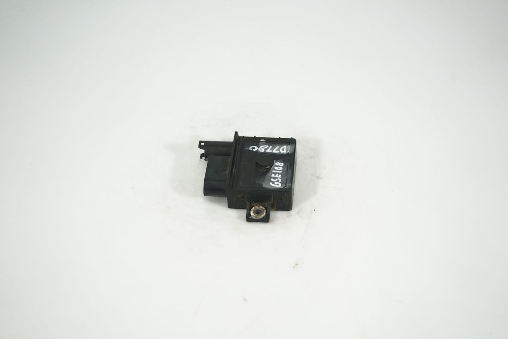 Glow plug pre-heat relay (4)