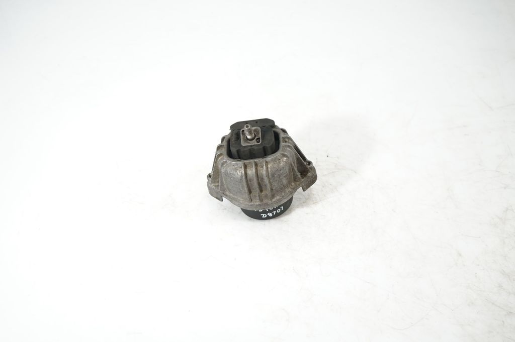 Engine mount bracket