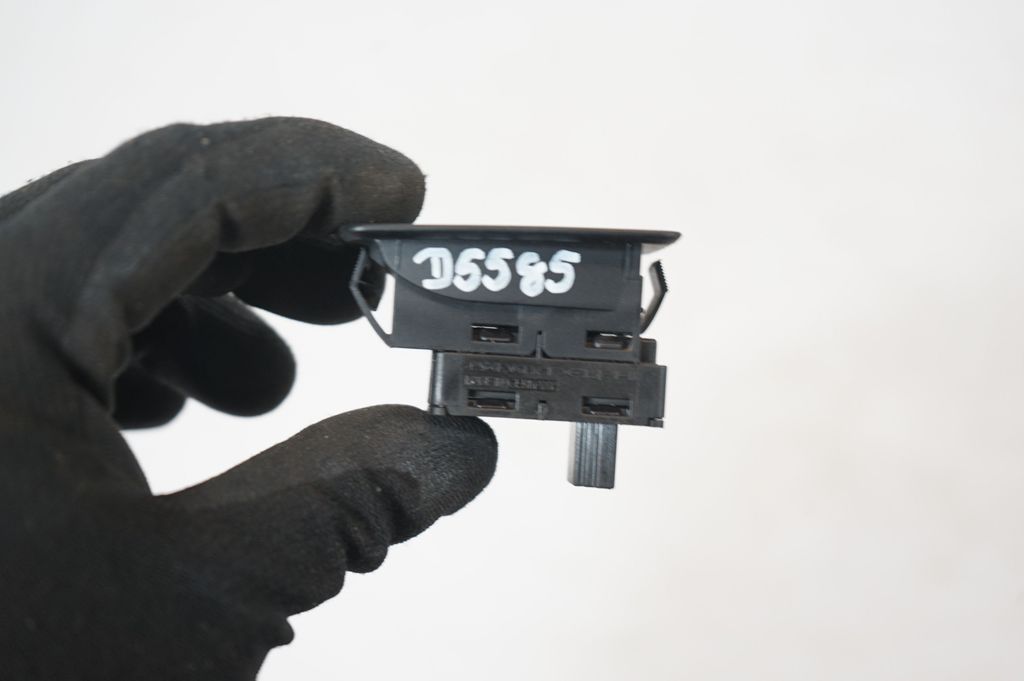 Electric window control switch (8)