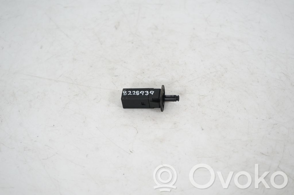 Fuel tank cap lock (5)