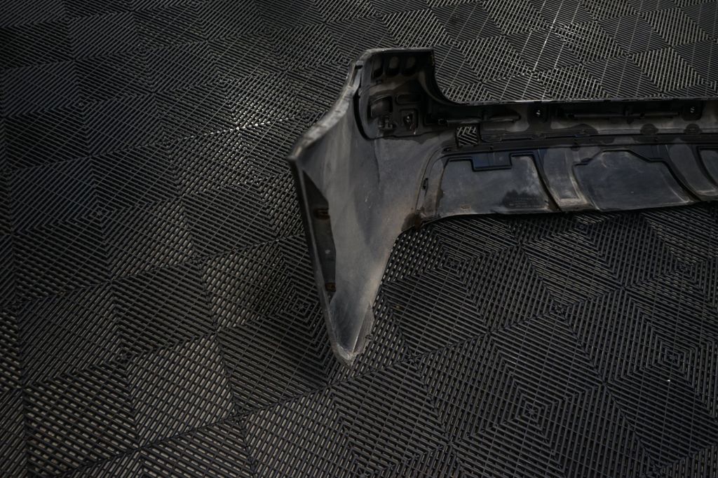 Rear bumper (13)