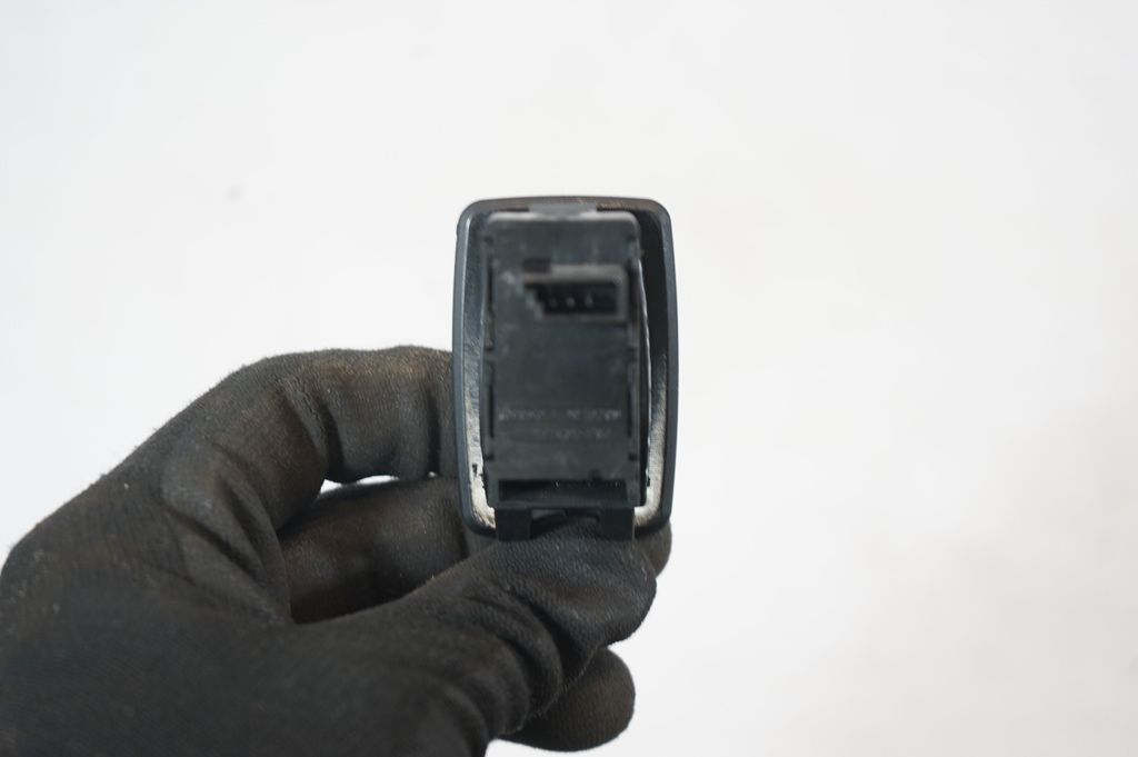 Electric window control switch (7)