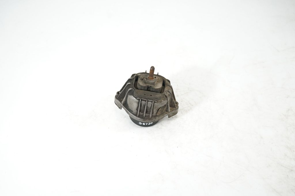 Engine mount bracket