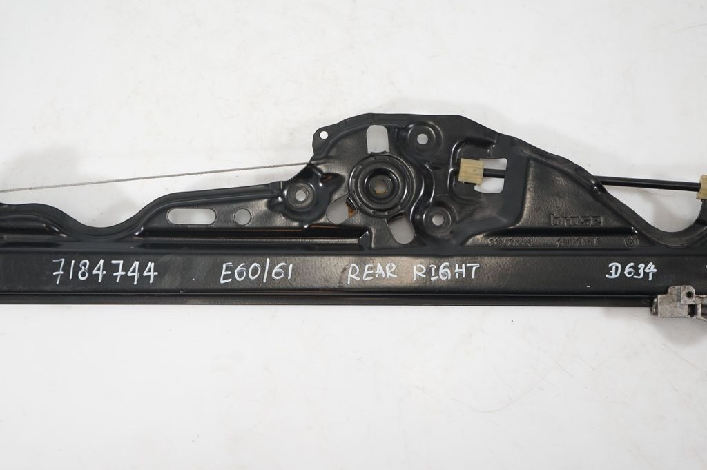 Rear door window regulator with motor (8)
