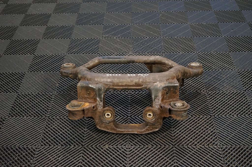 Rear axle beam with reductor