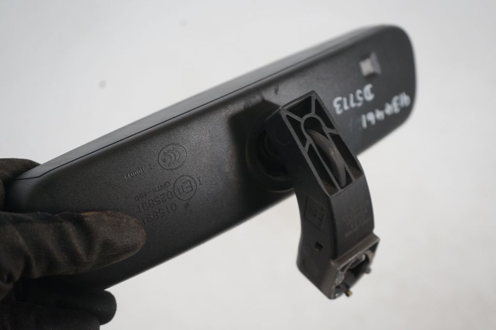 Rear view mirror (interior) (8)