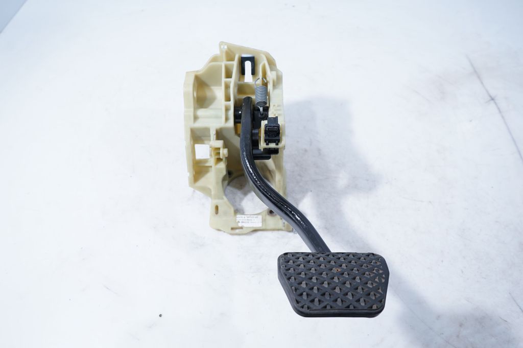 Brake pedal (4)