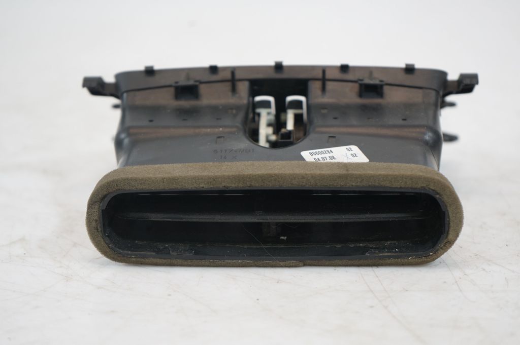 Rear air vent grill (7)