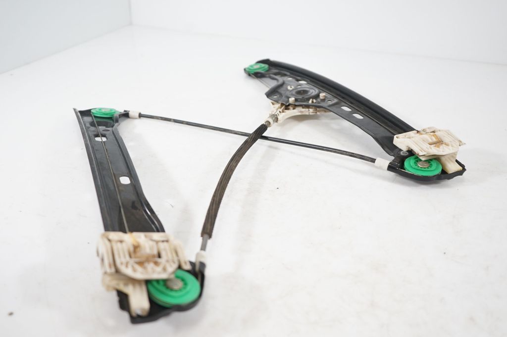 Front door window regulator with motor (6)