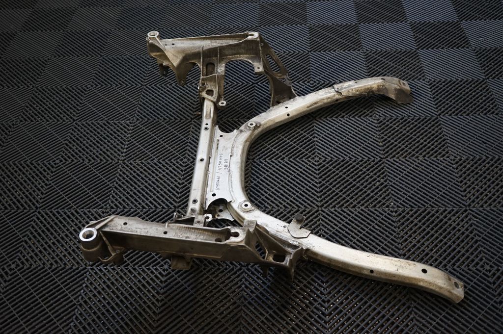 Front subframe (4)