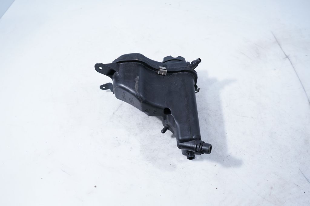Coolant expansion tank/reservoir