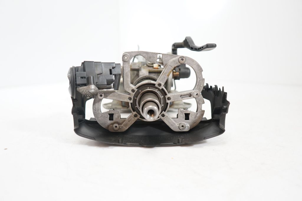 Steering wheel axle (8)