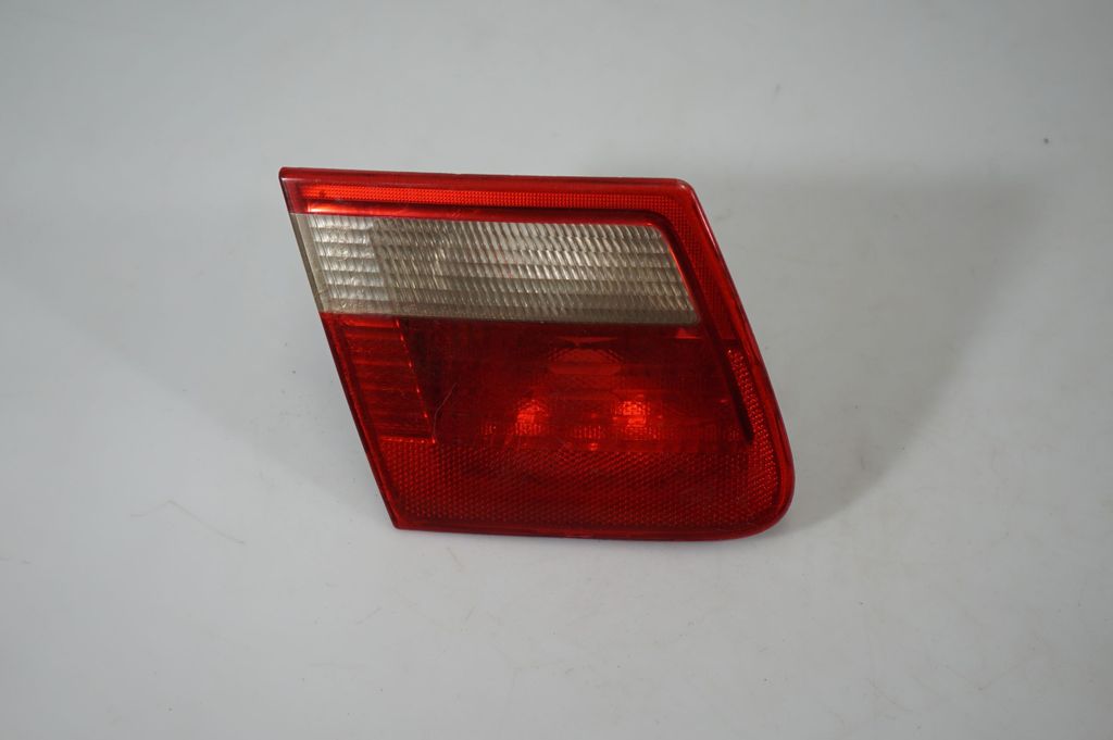 Tailgate rear/tail lights