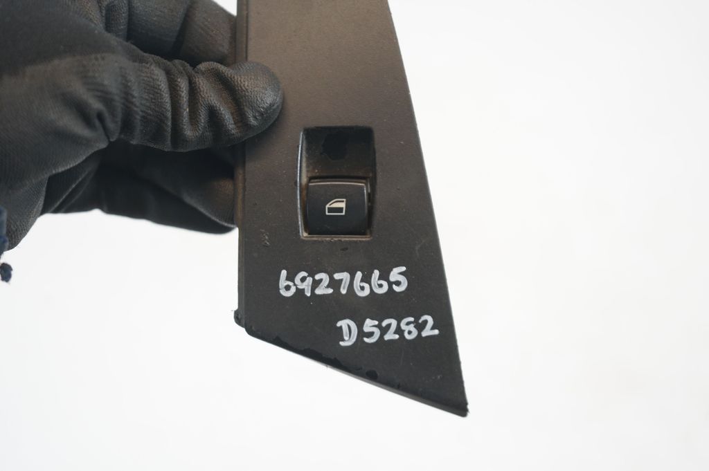 Electric window control switch (9)