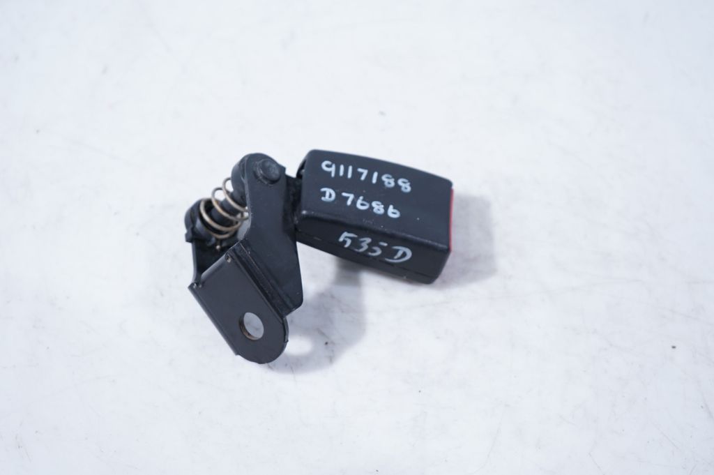 Rear seatbelt buckle (4)