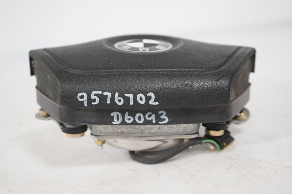 Steering wheel airbag (9)