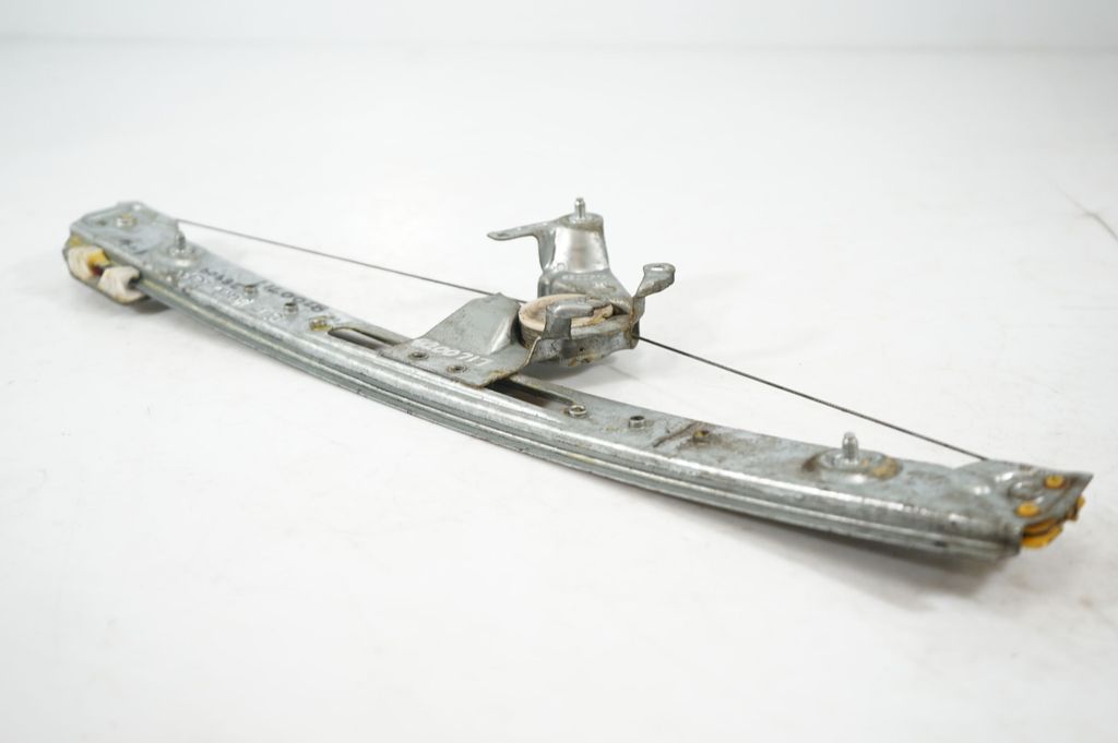 Rear door window regulator with motor (5)