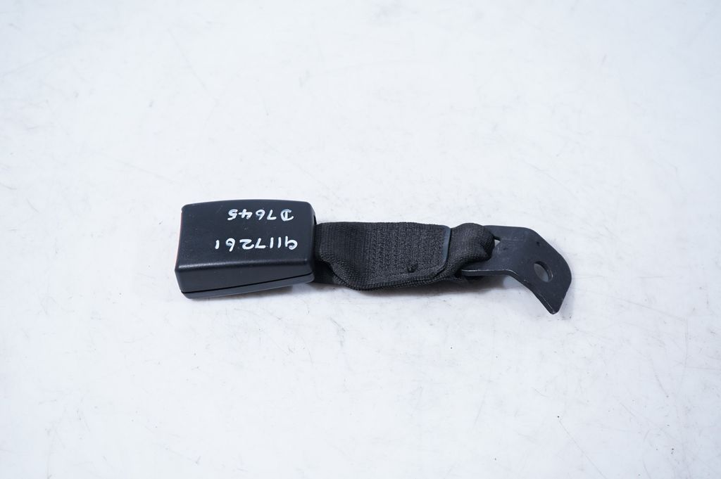 Rear seatbelt buckle (3)