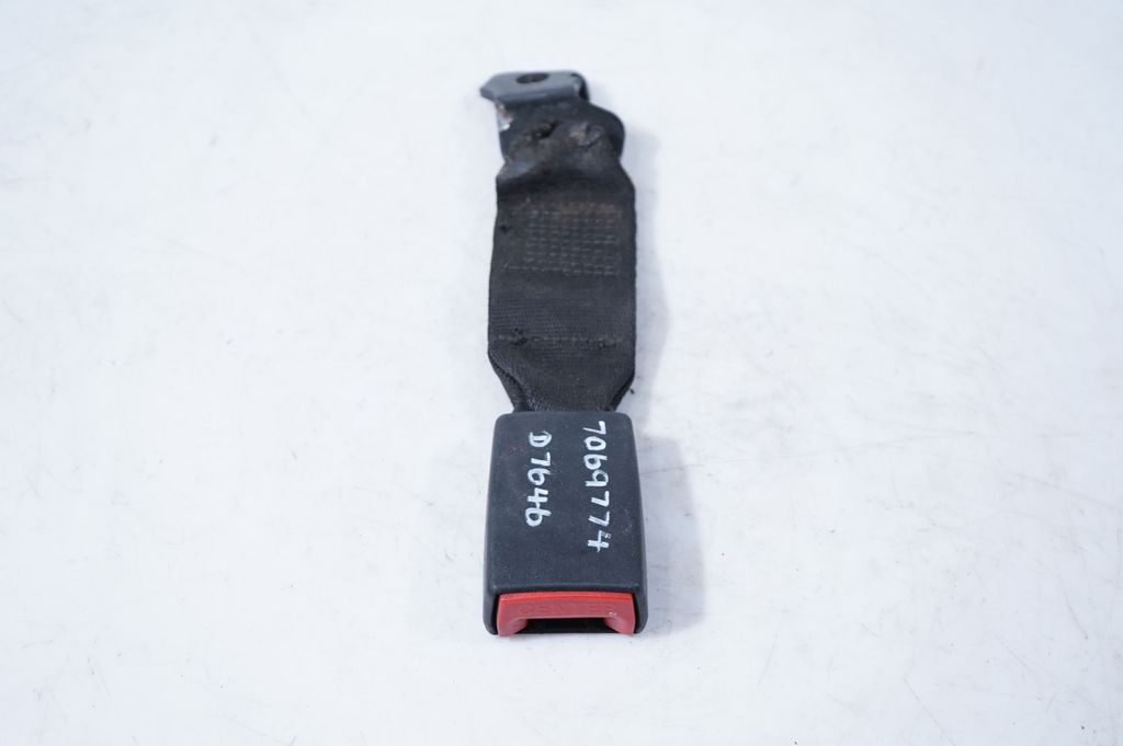 Rear seatbelt buckle (2)