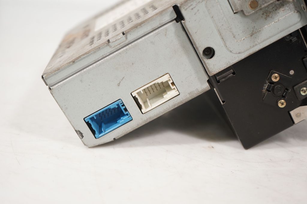 Radio/CD/DVD/GPS head unit (9)