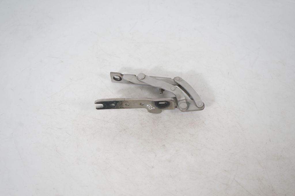 Engine bonnet/hood hinges (5)
