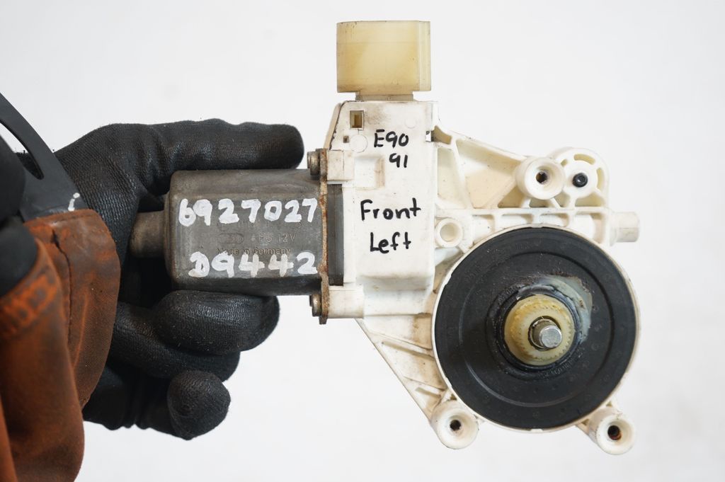 Front door window regulator with motor (8)