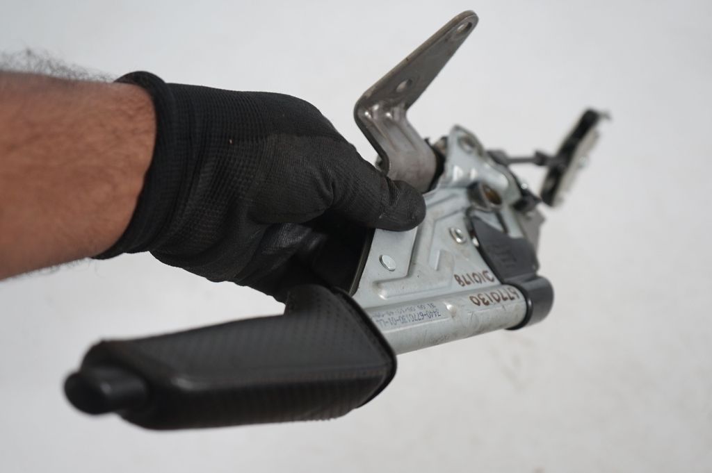 Handbrake/parking brake lever assembly (7)