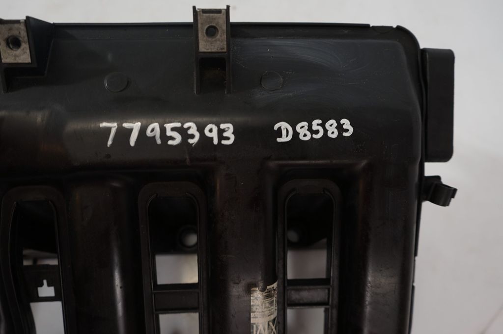 Intake manifold (10)