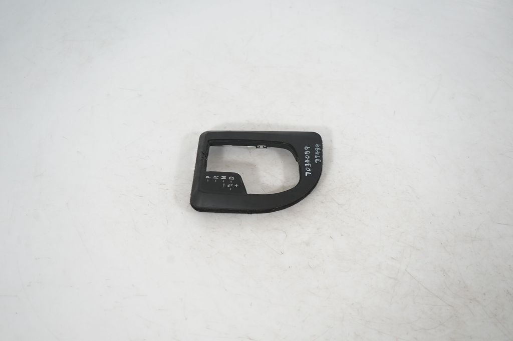 Gear shifter surround trim plastic (4)