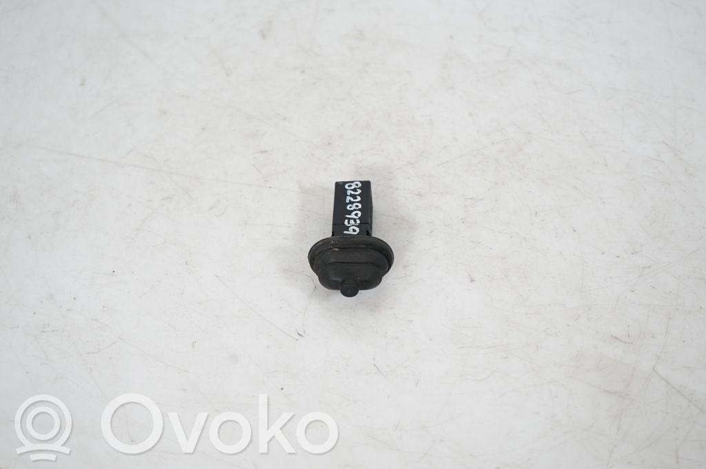 Fuel tank cap lock (2)