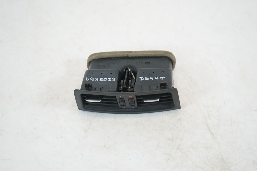 Rear air vent grill (5)