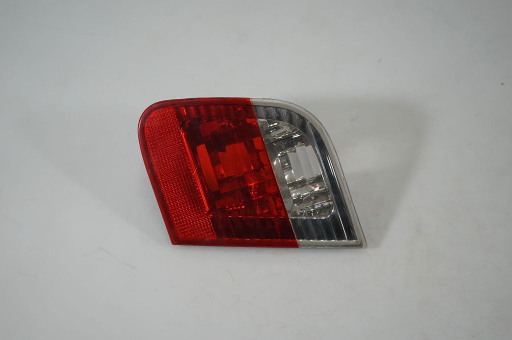 Tailgate rear/tail lights (2)